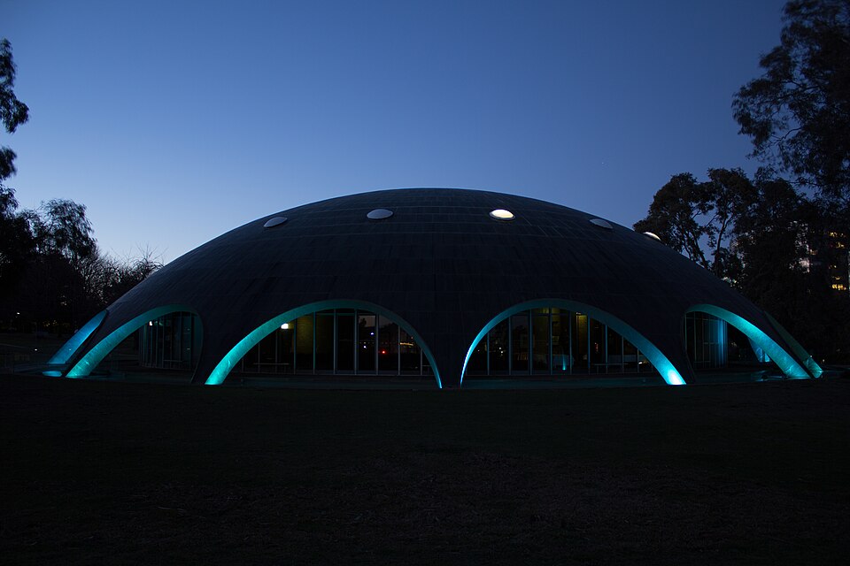 File:Australian Academy of Science Building at Night.jpg